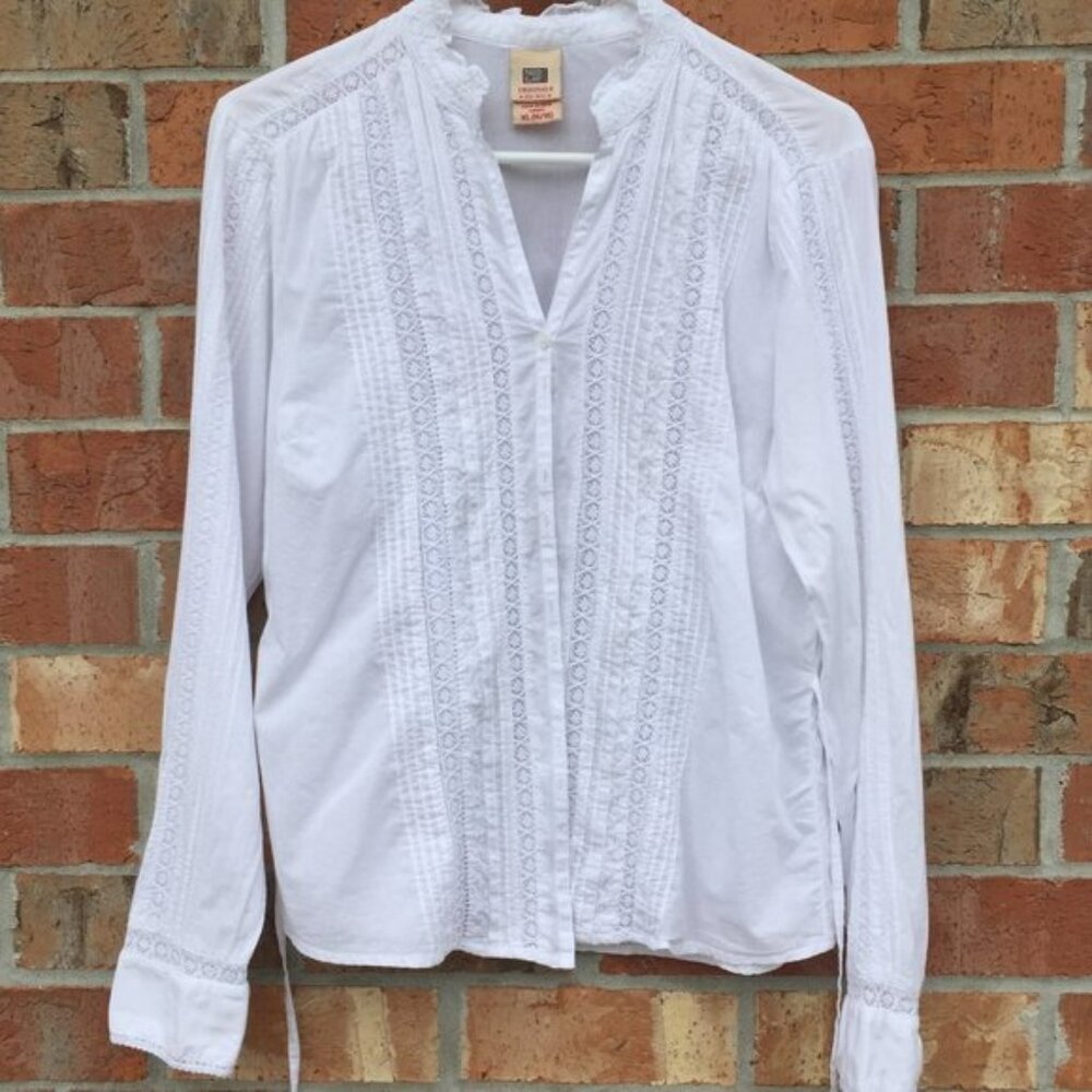 White Vintage top with Cut Out Details Size 16/18